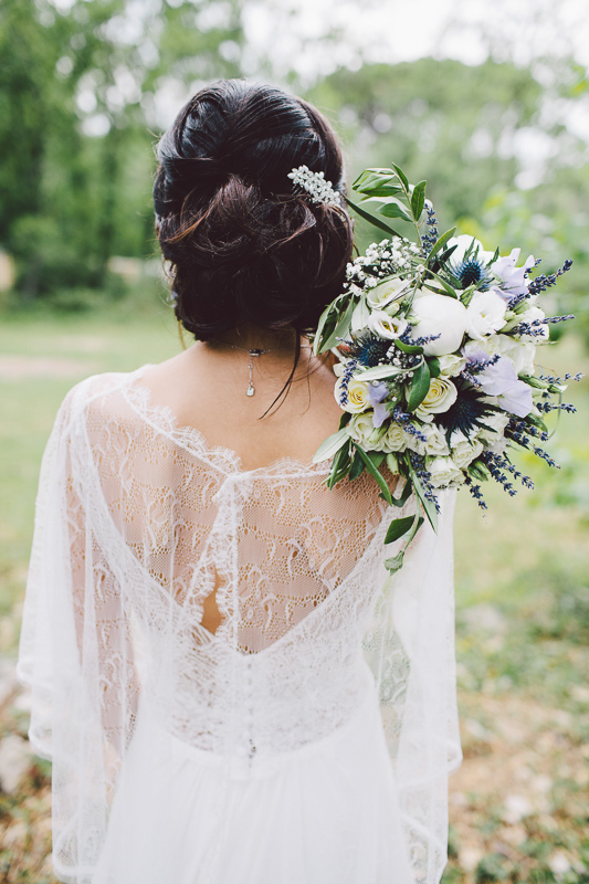 Robe mariée bouquet de dos