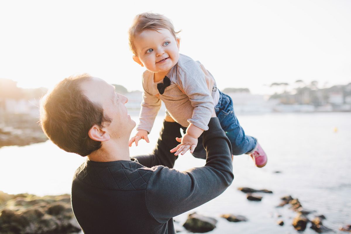Shooting pere bebe bord de mer coucher de soleil