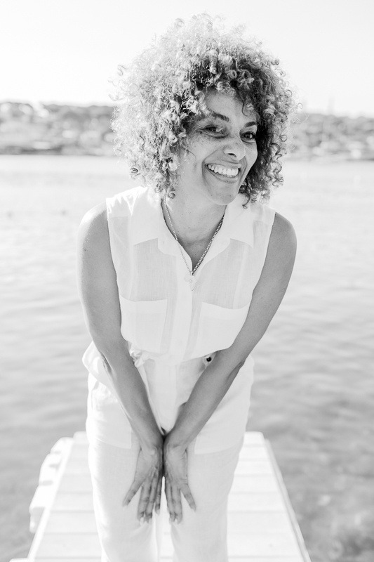 Portrait femme bord de mer noir et blanc