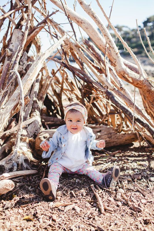 Portrait bebe bois flotte plage